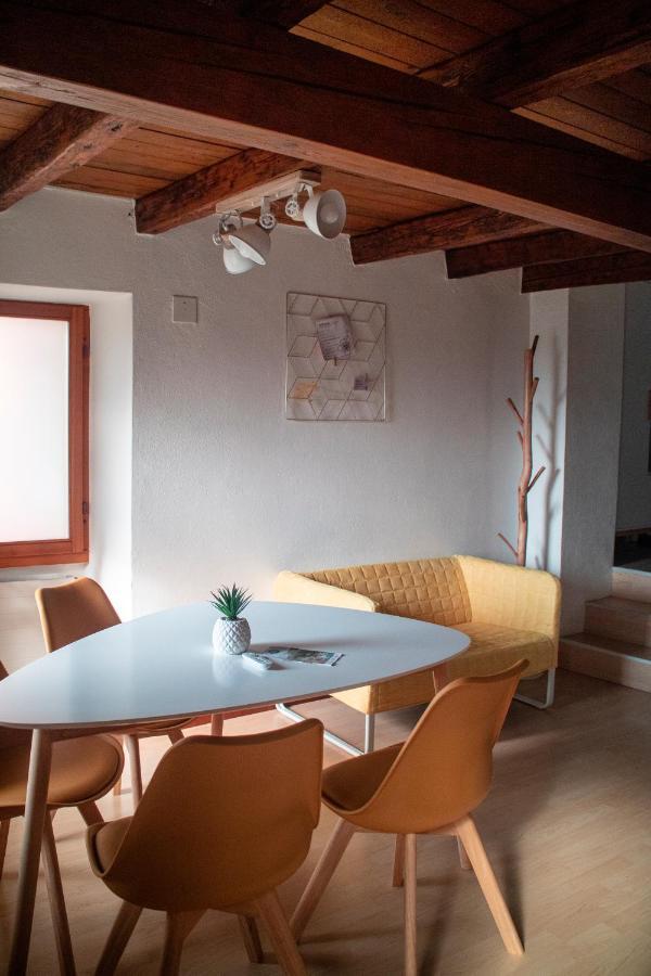 Wisteria House - Holiday Apartment Cadenazzo Extérieur photo