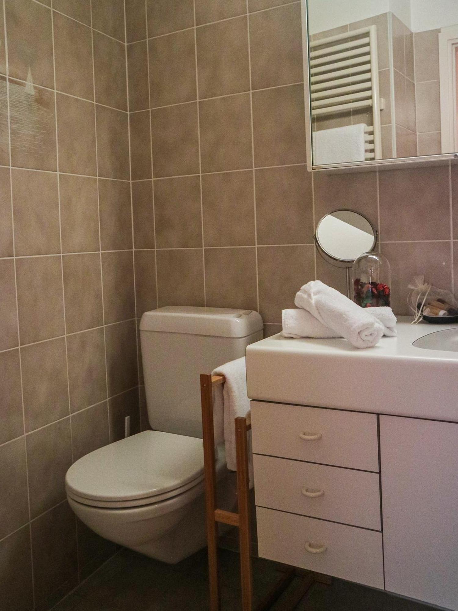 Wisteria House - Holiday Apartment Cadenazzo Extérieur photo
